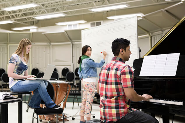 Students in piano lesson