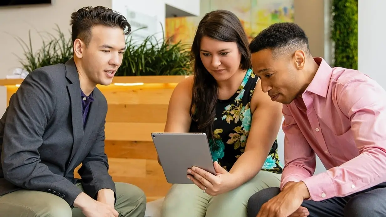 3 Citizens employees working together in the office